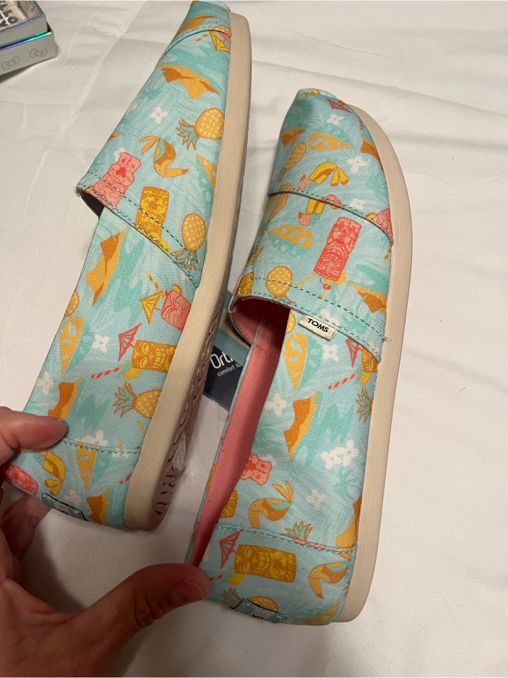 Toms tropical themed shoes - Picture 4 of 6
